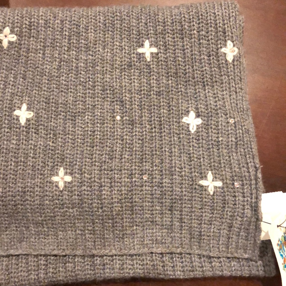 Portolano NWT Grey scarf